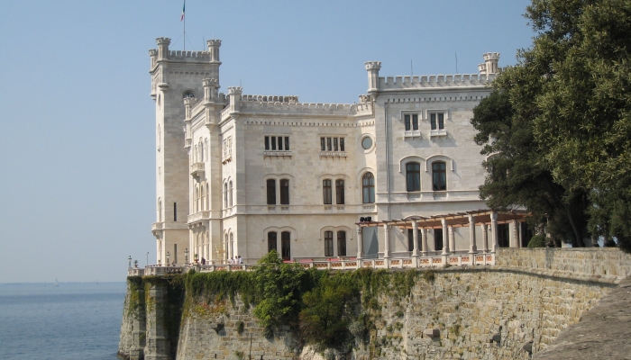 Замок Мирамаре - один из самых старых в Триесте