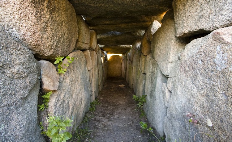 Как выглядит основная достопримечательность острова Сардиния — гробница гигантов
