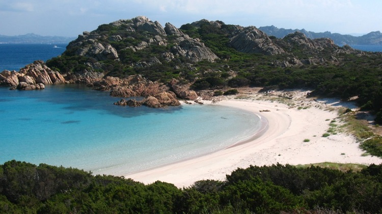Остров Санта-Мария на Архипелаге Маддалена в Сардинии